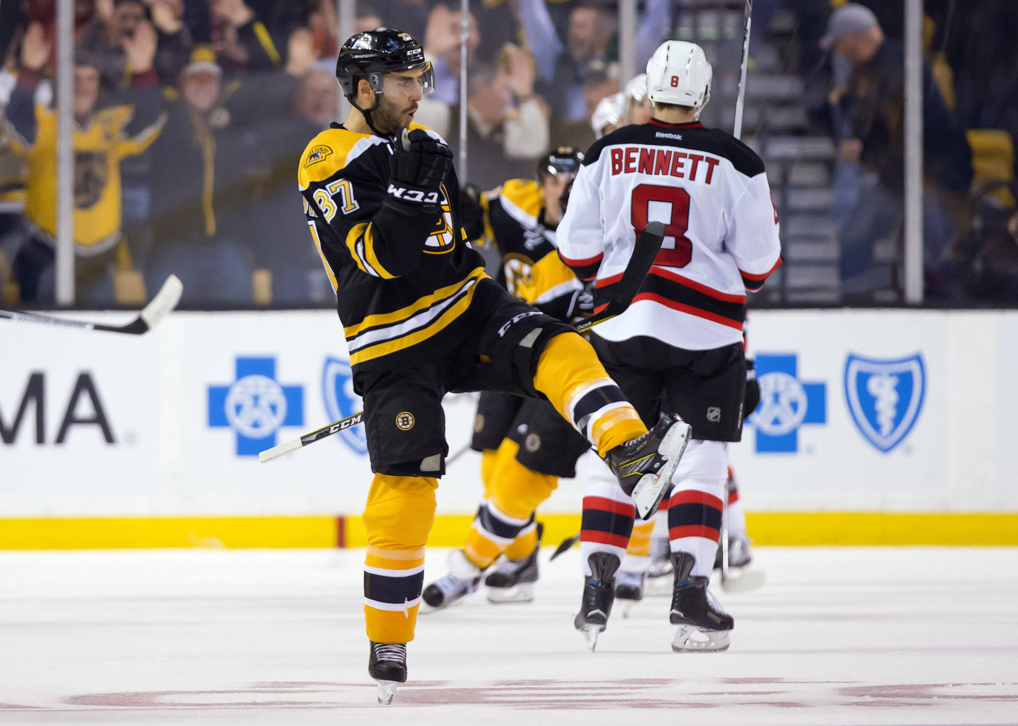 Bergeron and Rask Lead Bruins Over Devils