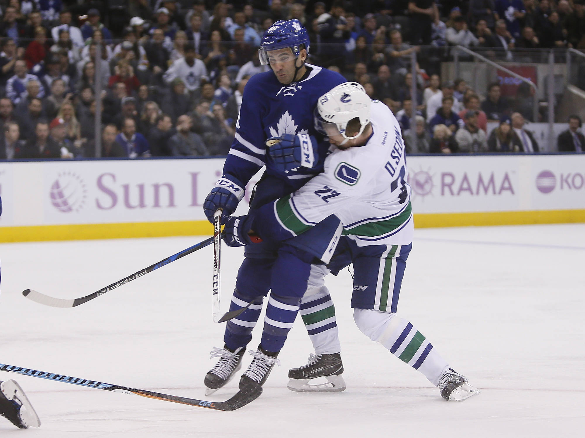 Maple Leafs and Canucks Play Old Time Hockey