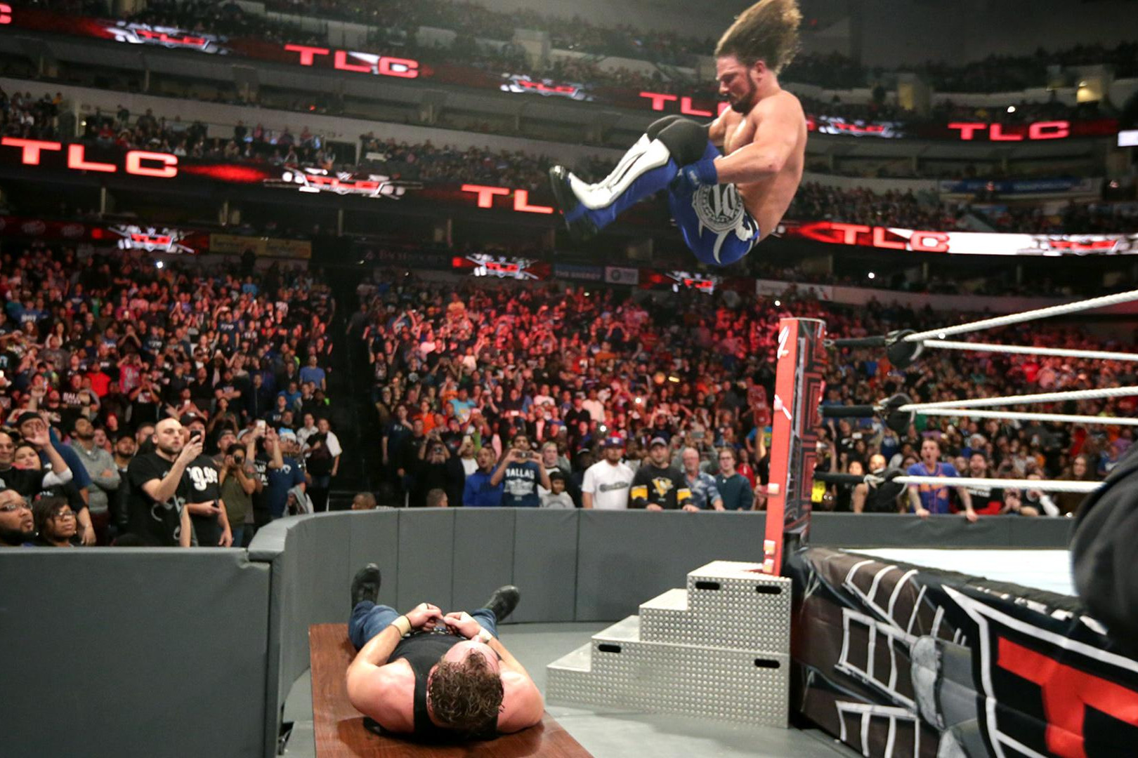 SportsBlog Pro Wrestling On Ice WWE TLC Tables, Ladders & Chairs
