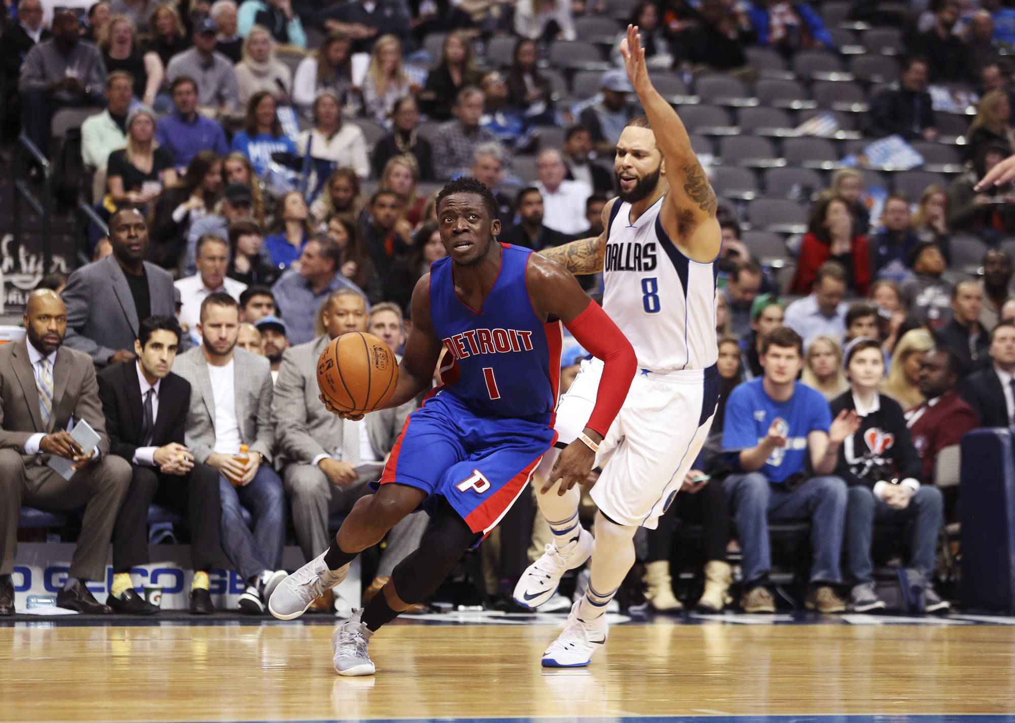 Pistons pick up road victory