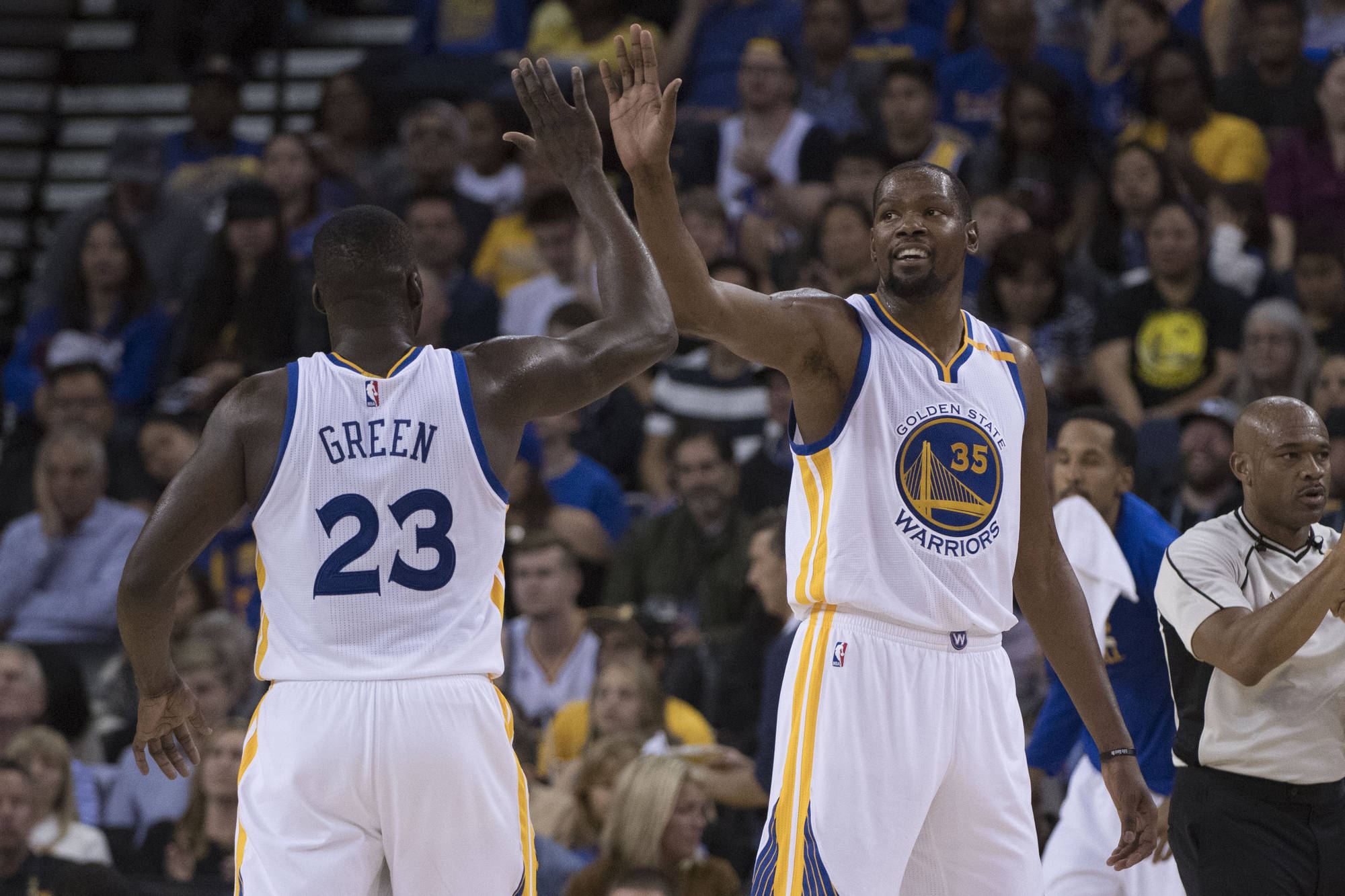 Durant and the Warriors click on all cylinders as they beat the LA Clippers