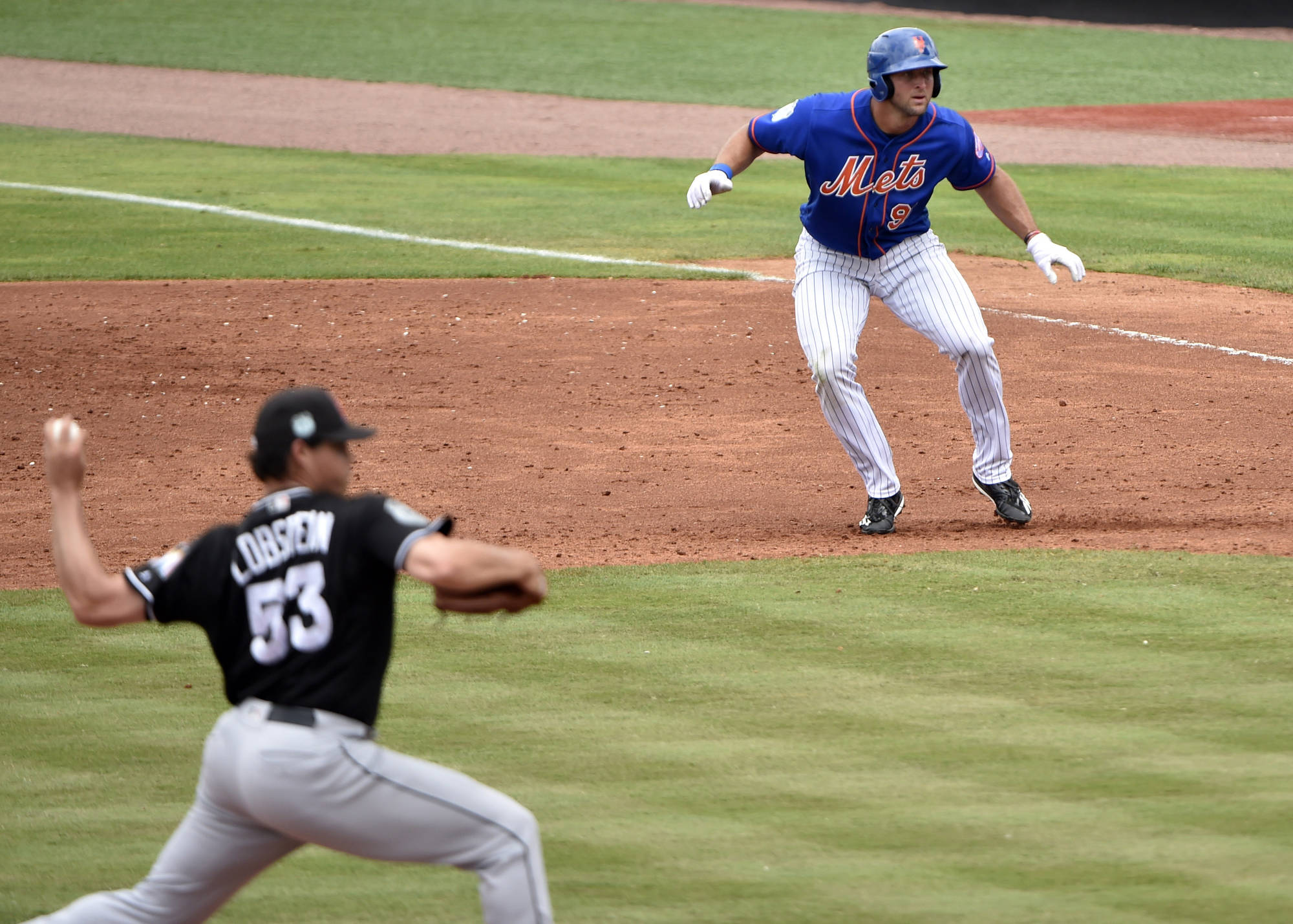 Tebow Gets First Hit As Mets Defeat Marlins 6-4