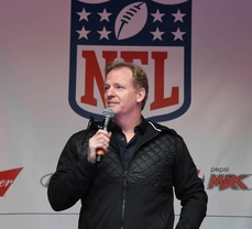Former NFL players suing the league