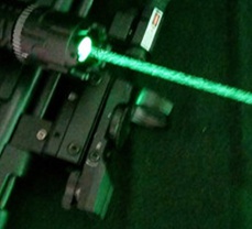 L'emissione di luce di un puntatore laser