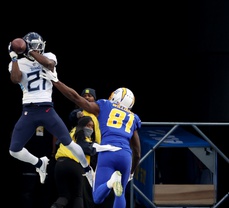 Titans: Reacting to Roger McCreary's 'Play of the Year' against the Chargers 