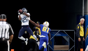 Titans: Reacting to Roger McCreary's 'Play of the Year' against the Chargers 