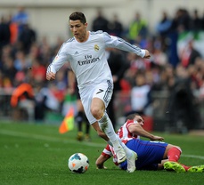 Cristiano Ronaldo breaks records and puts Real Madrid in pole position to win the La Liga title
