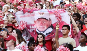 The worst fanbases of the week: A nose-biting Arkansas fan?