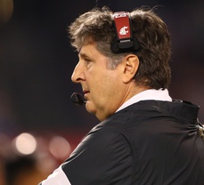 Mike Leach offends player and fans with meme tweet