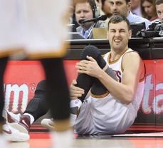 Andrew Bogut Sufferes Leg Injury 1 minute into Cavaliers Debut.