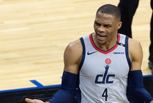 WATCH: Fan dumps popcorn on Russell Westbrook; gets banned from arena