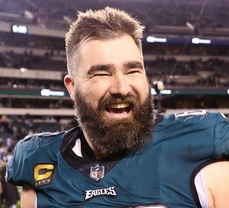 NFL Fans Were Stunned After Jason Kelce Effortlessly Dominated Chiefs DB With a Brutal Block
