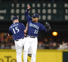 Playoff hungry Mariners keep winning, beat A's to move 1.0 game within Wild Card