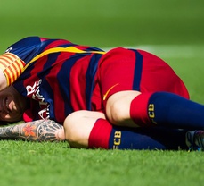 Barcelona lose Lionel Messi due to groin injury during the game against Atletico Madrid