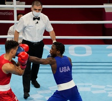 MUST-SEE: Olympic boxer tries to bite his opponent's ear!