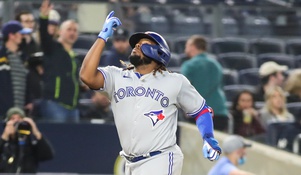 WATCH: Vlad Guerrero Jr. crushes 3 homers against the Yankees