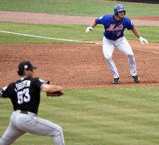 Tebow Gets First Hit As Mets Defeat Marlins 6-4