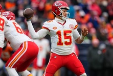 Patrick Mahomes refuses to throw Chiefs’ receivers under the bus after crucial drops