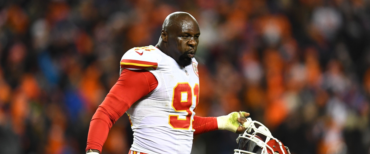Chiefs LB Tamba Hali goes on Twitter rant; Questions role with the team 