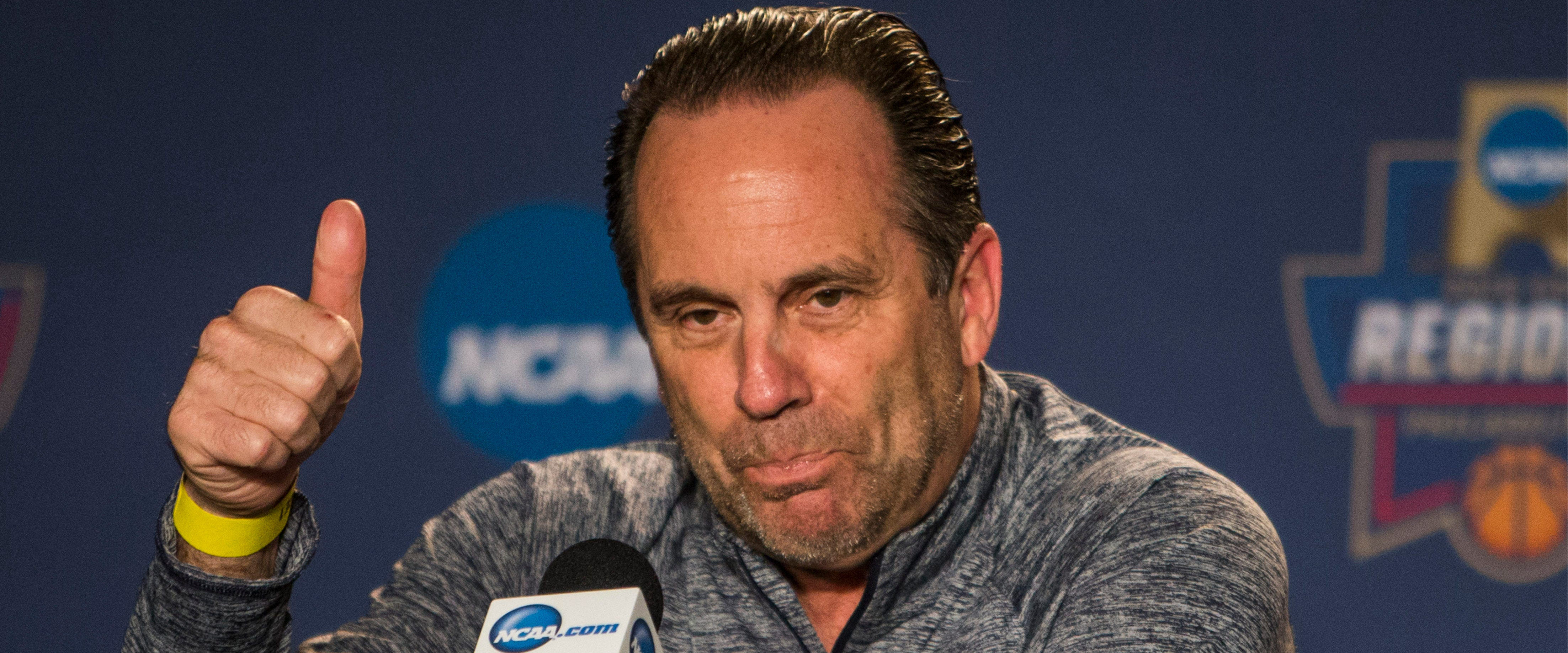 Brey plans to end his coaching career at Notre Dame at the end of the season