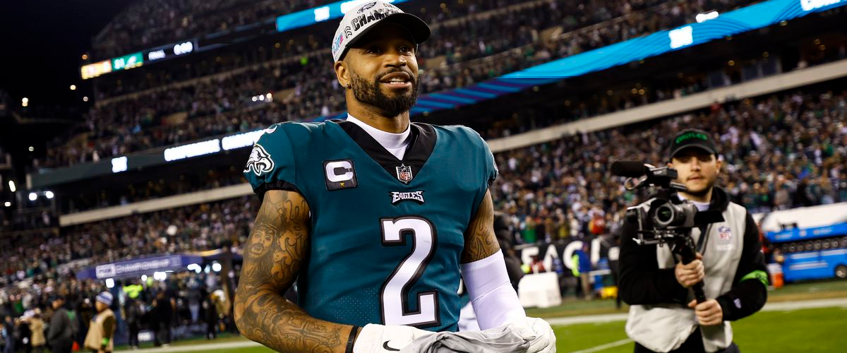 Darius Slay stays with the Eagles